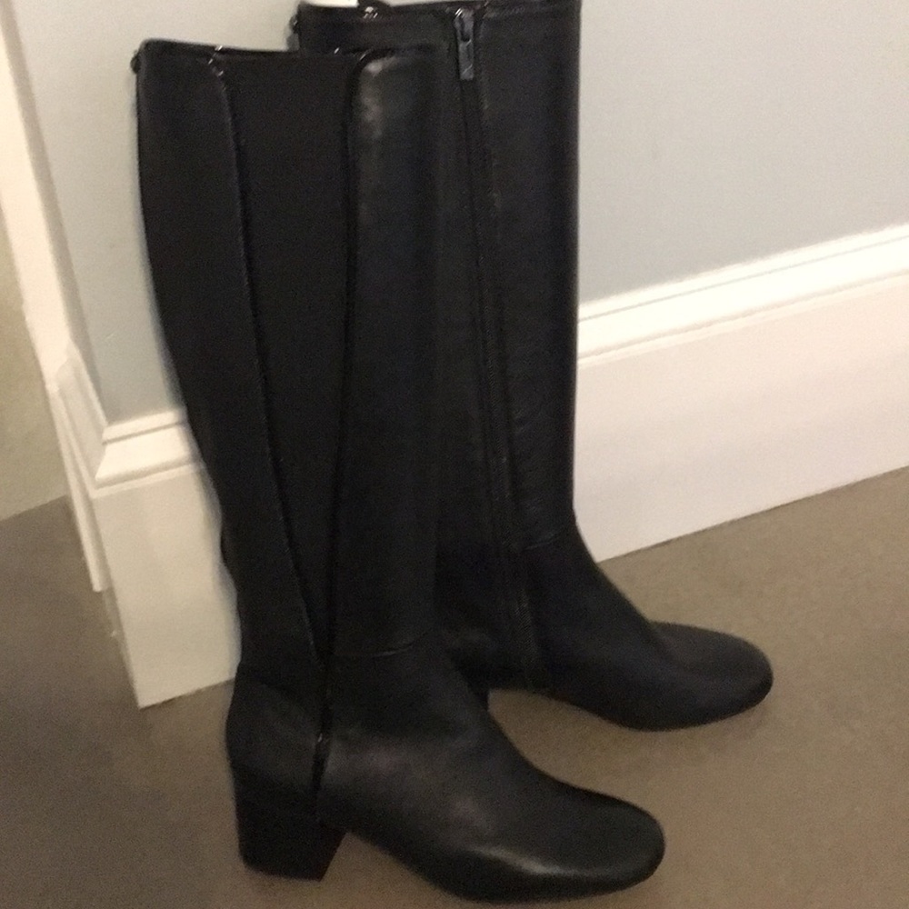 Like new Donald/Pliner Camille Leather Boot - Picture 8 of 12